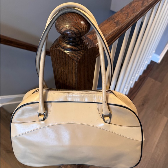 Vintage Prada Vitello Drive Bowler Bag. Classic and chic! - Picture 3 of 14